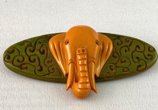 BP66 bakelite elephant on oval base pin